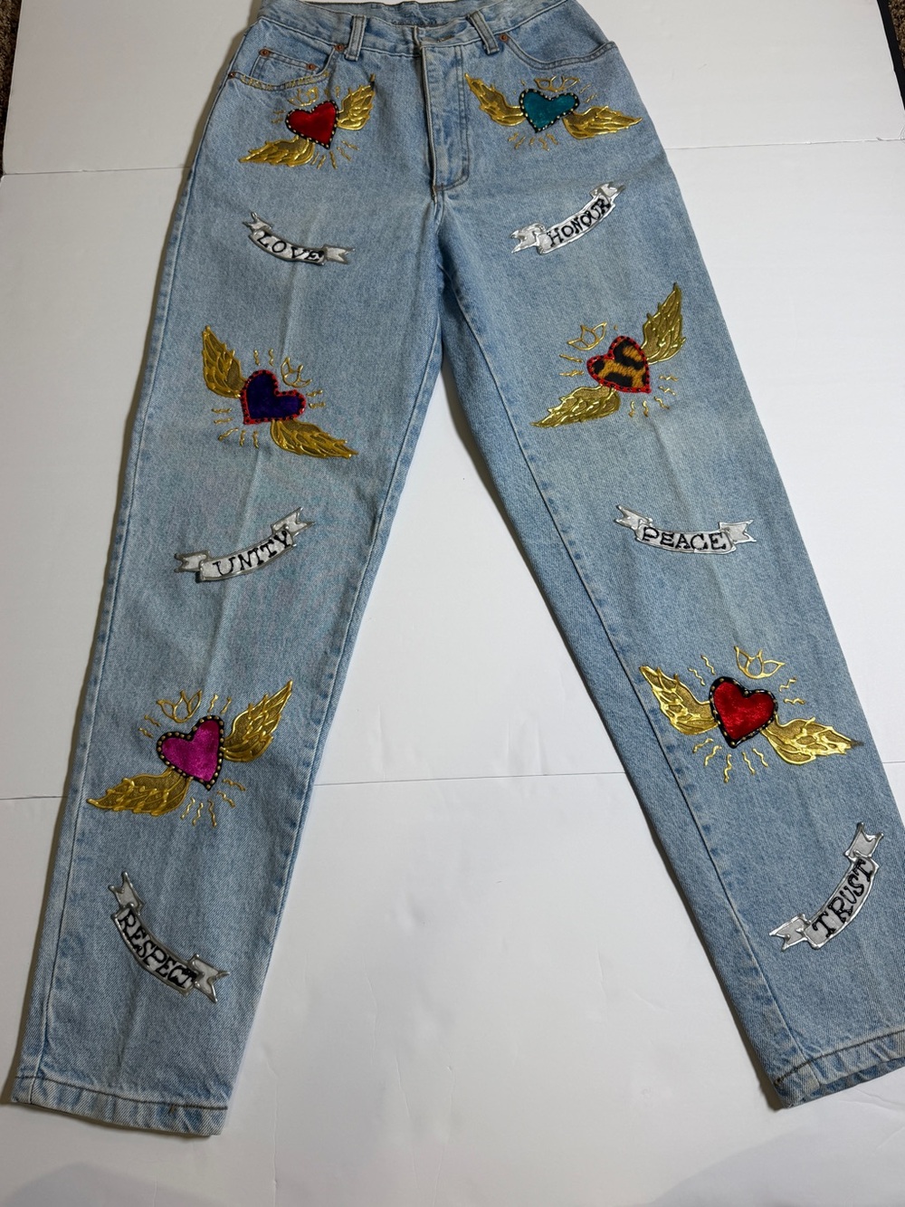 Vintage Leslie Hamel Embelished Light Wash Women’s Jeans with Winged Hearts